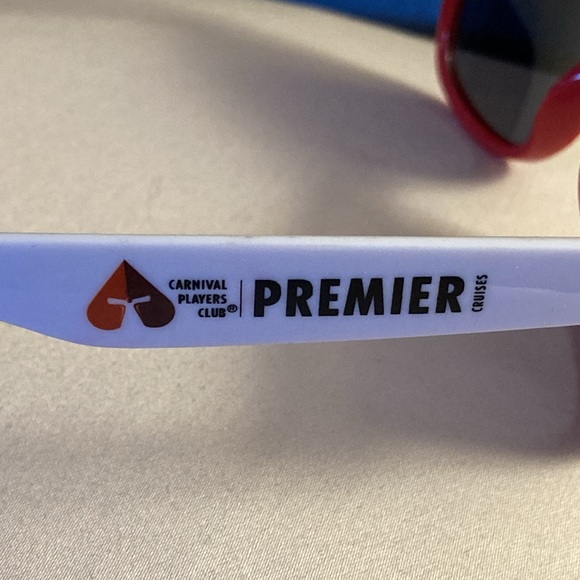 NWOT - Carnival Players Club Premier Cruises Tinted Plastic Sunglasses - Picture 10 of 13